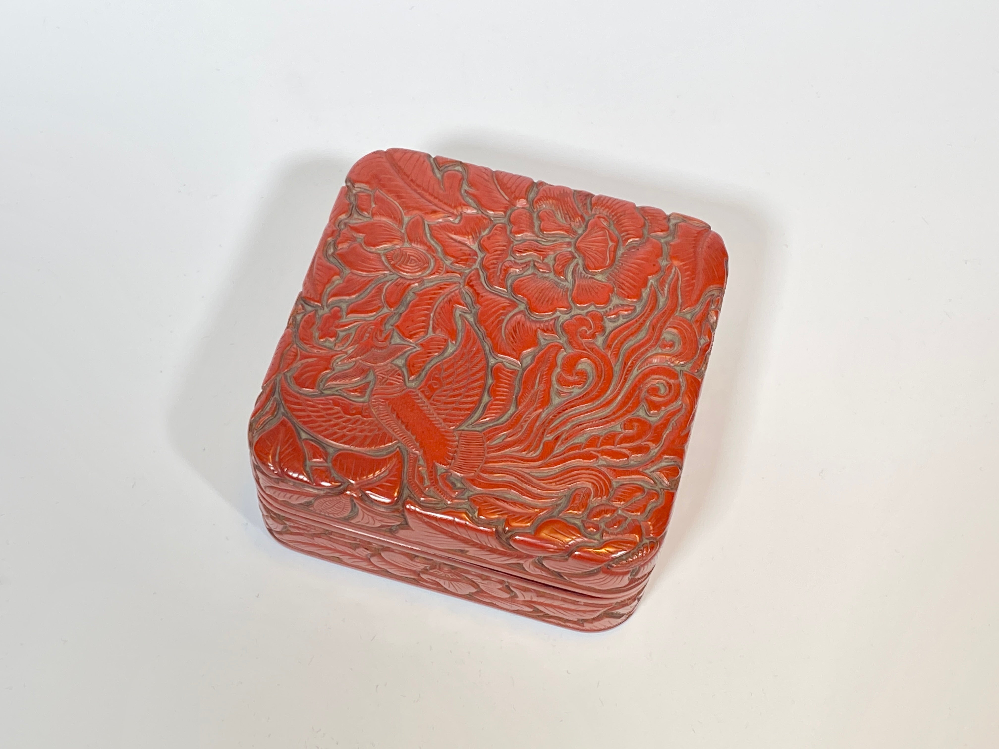 堆朱鳳凰四方箱 Red lacquer box with design of phoenix and flowers