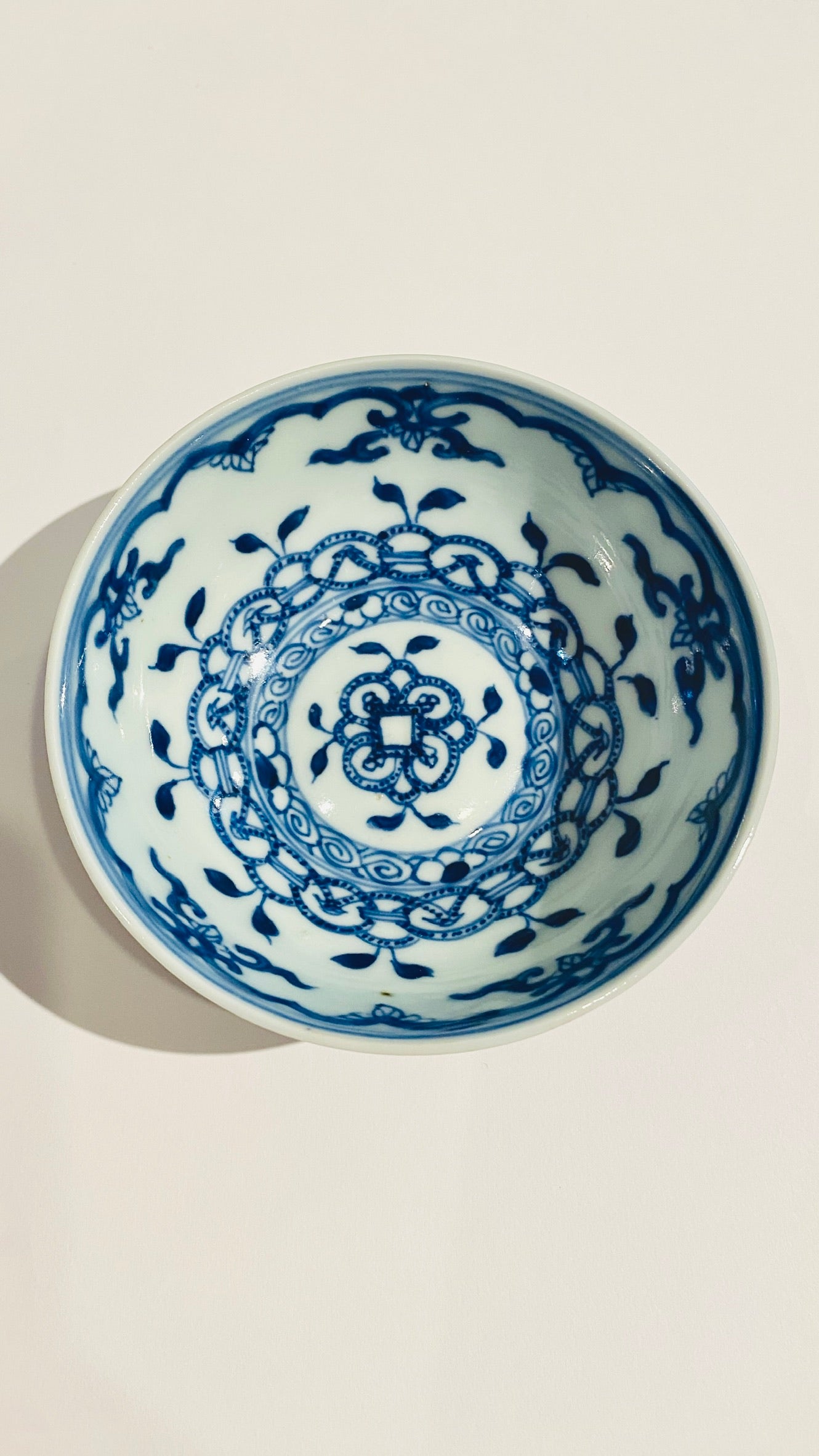 大明崇禎 染付宝相華文盃 | 大明崇禎 青花寶相花紋杯 | Blue-and-White Porcelain Cup with Baoxianghua Design