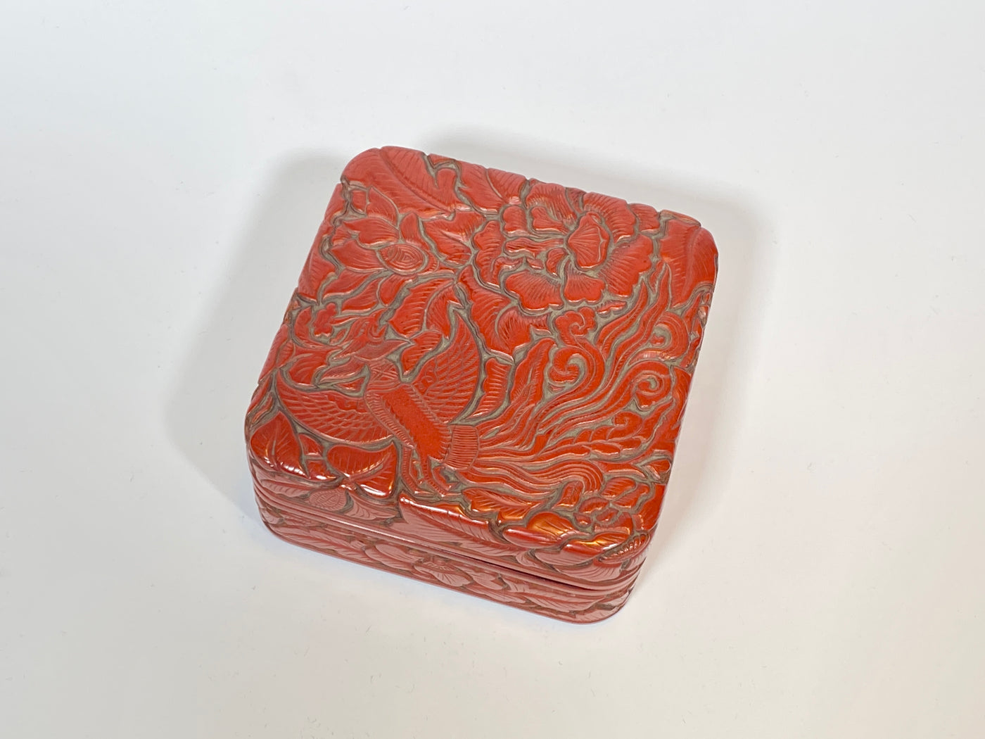 堆朱鳳凰四方箱 Red lacquer box with design of phoenix and flowers